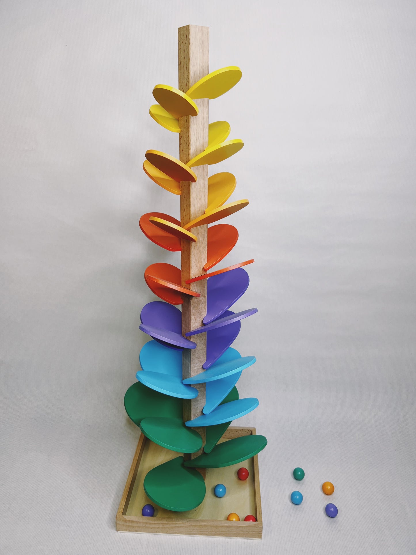 Les Essentiels Montessori – Couleurs, Sons et Formes