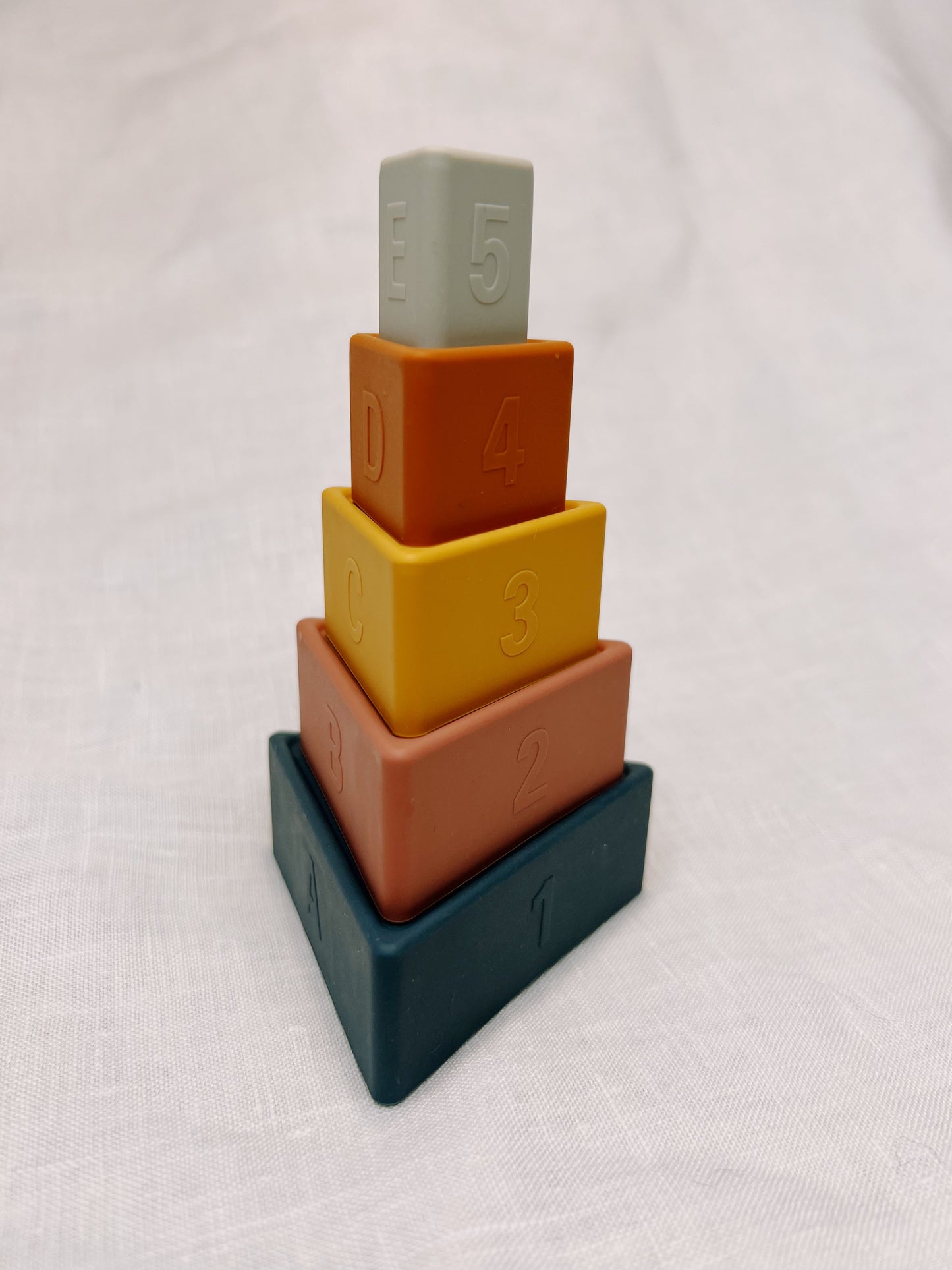 Jouet à empiler 'Triangle', set de 5 pièces