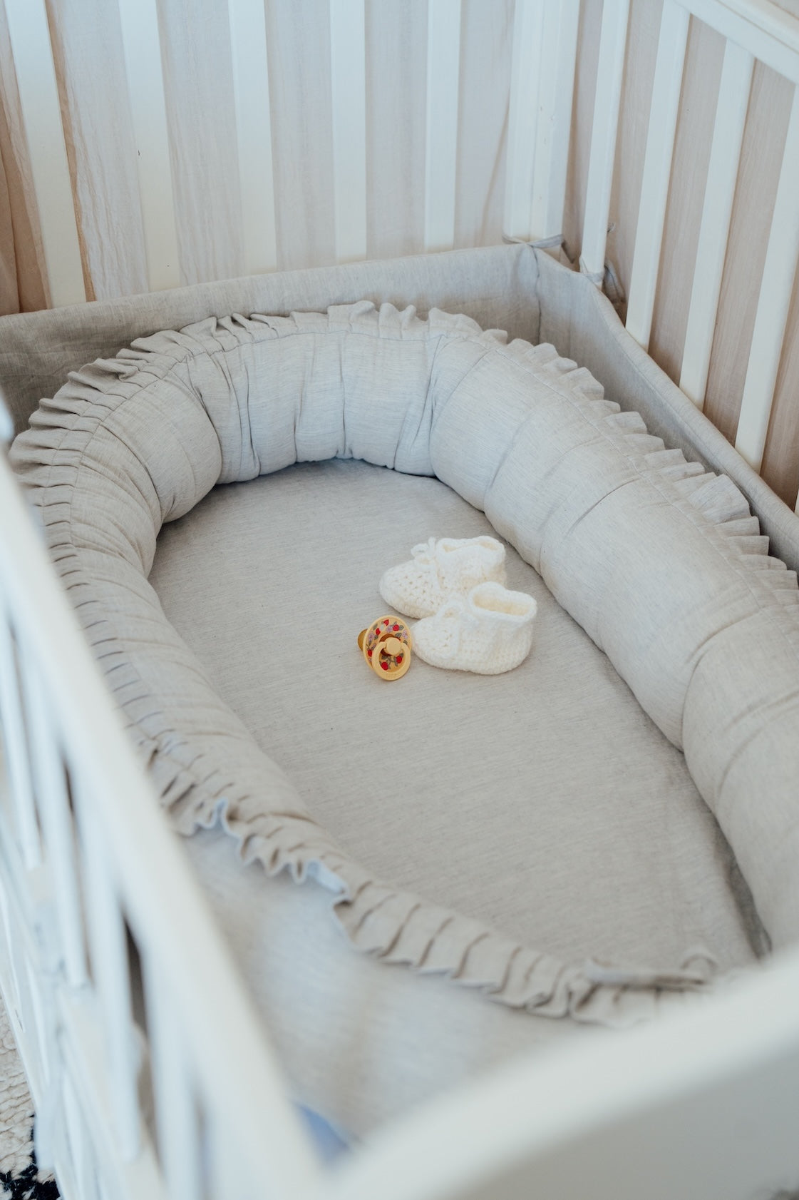 Tour de lit Nabi – Douceur et protection pour le berceau