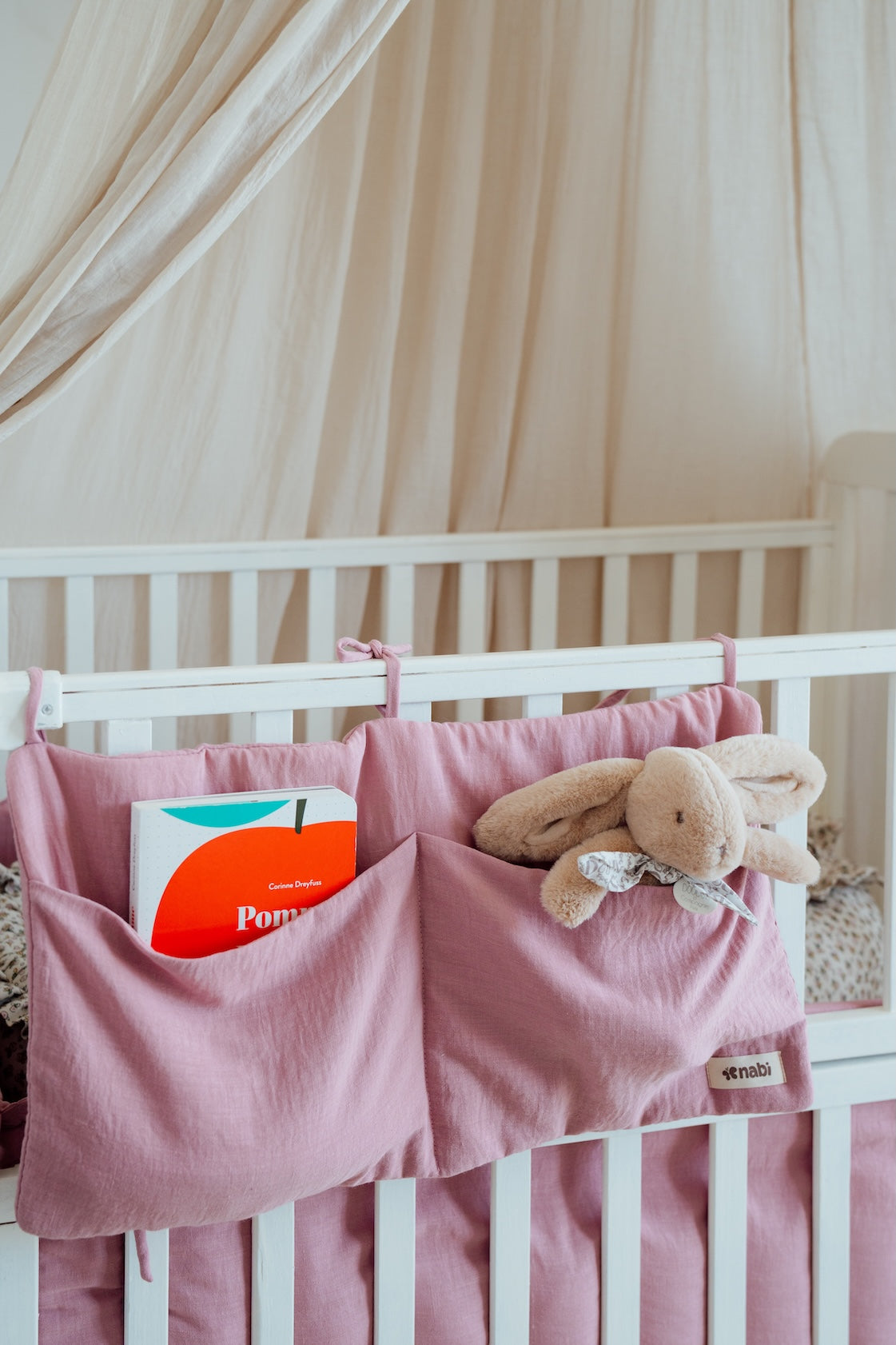 Range-Doudou Nabi – Organisation douce et élégante pour le lit de bébé