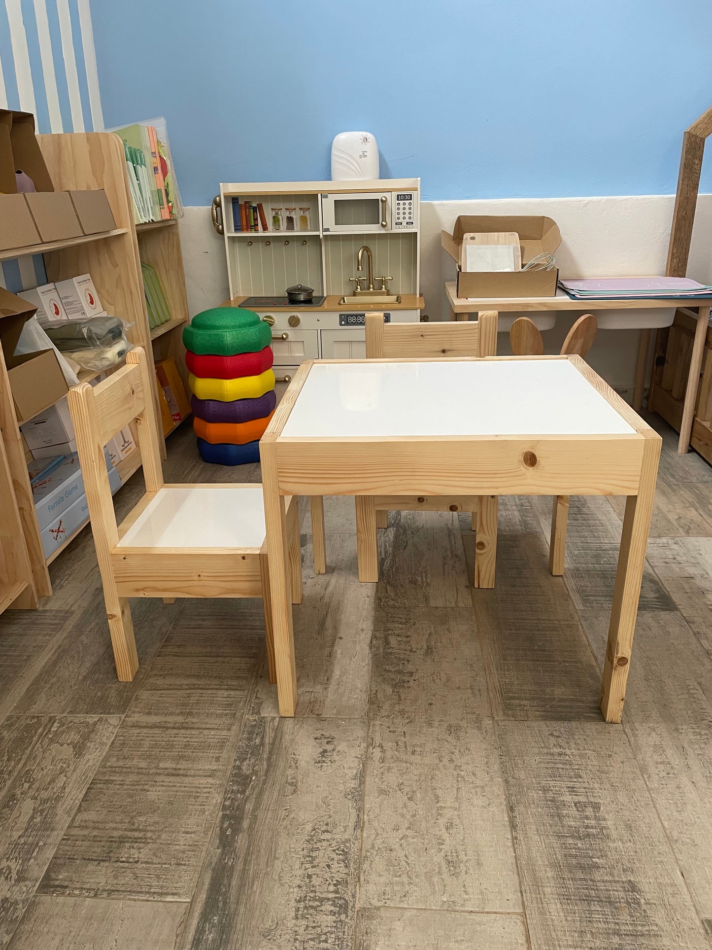Ensemble table et chaises pour enfants